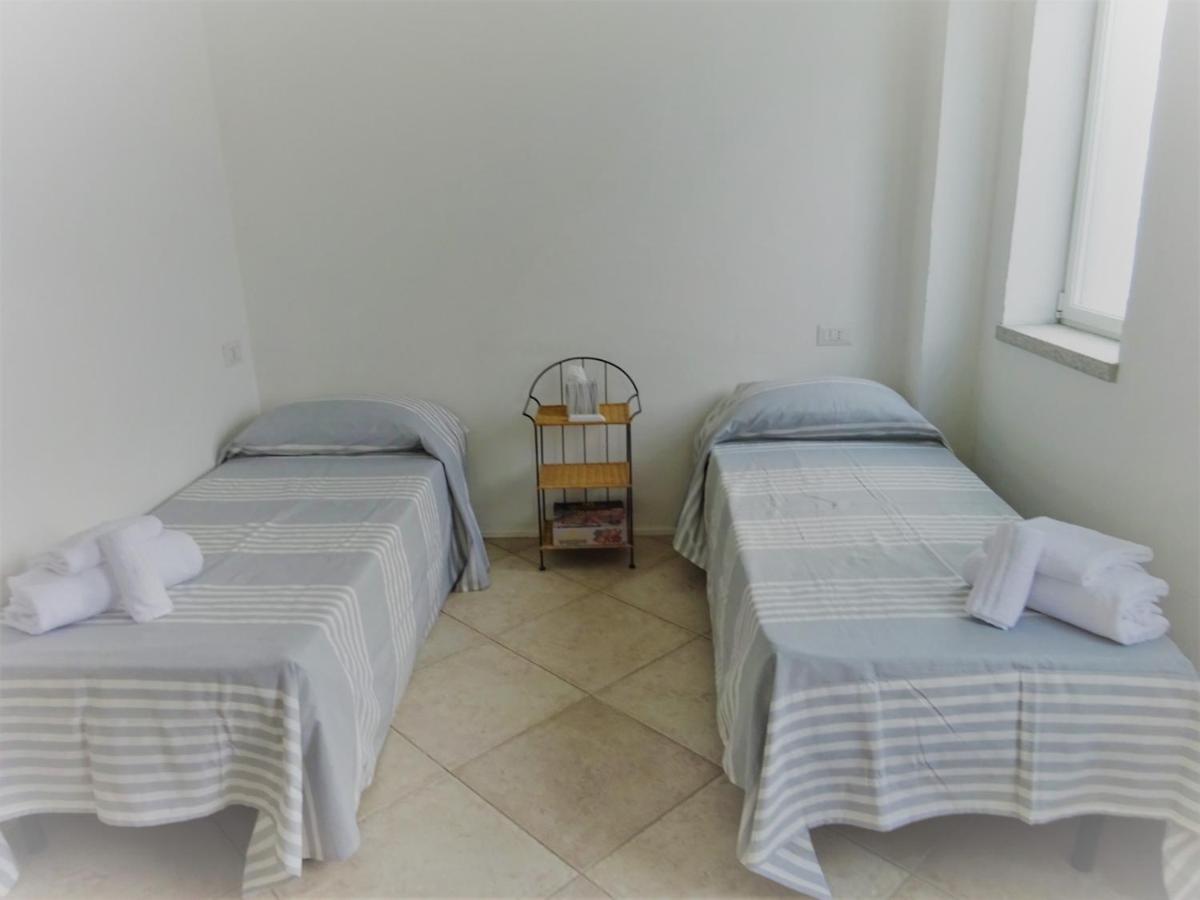 White - San Pantaleo Apartment Екстериор снимка