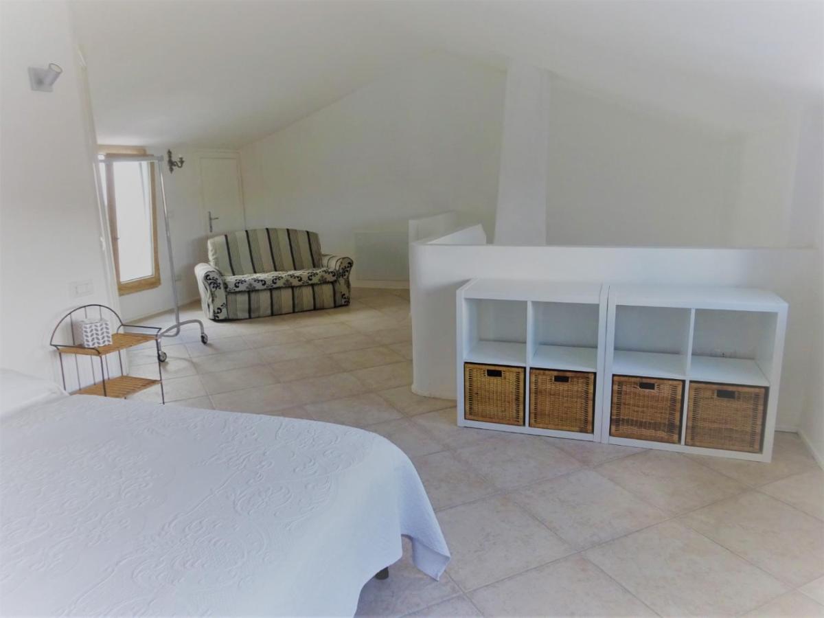 White - San Pantaleo Apartment Екстериор снимка