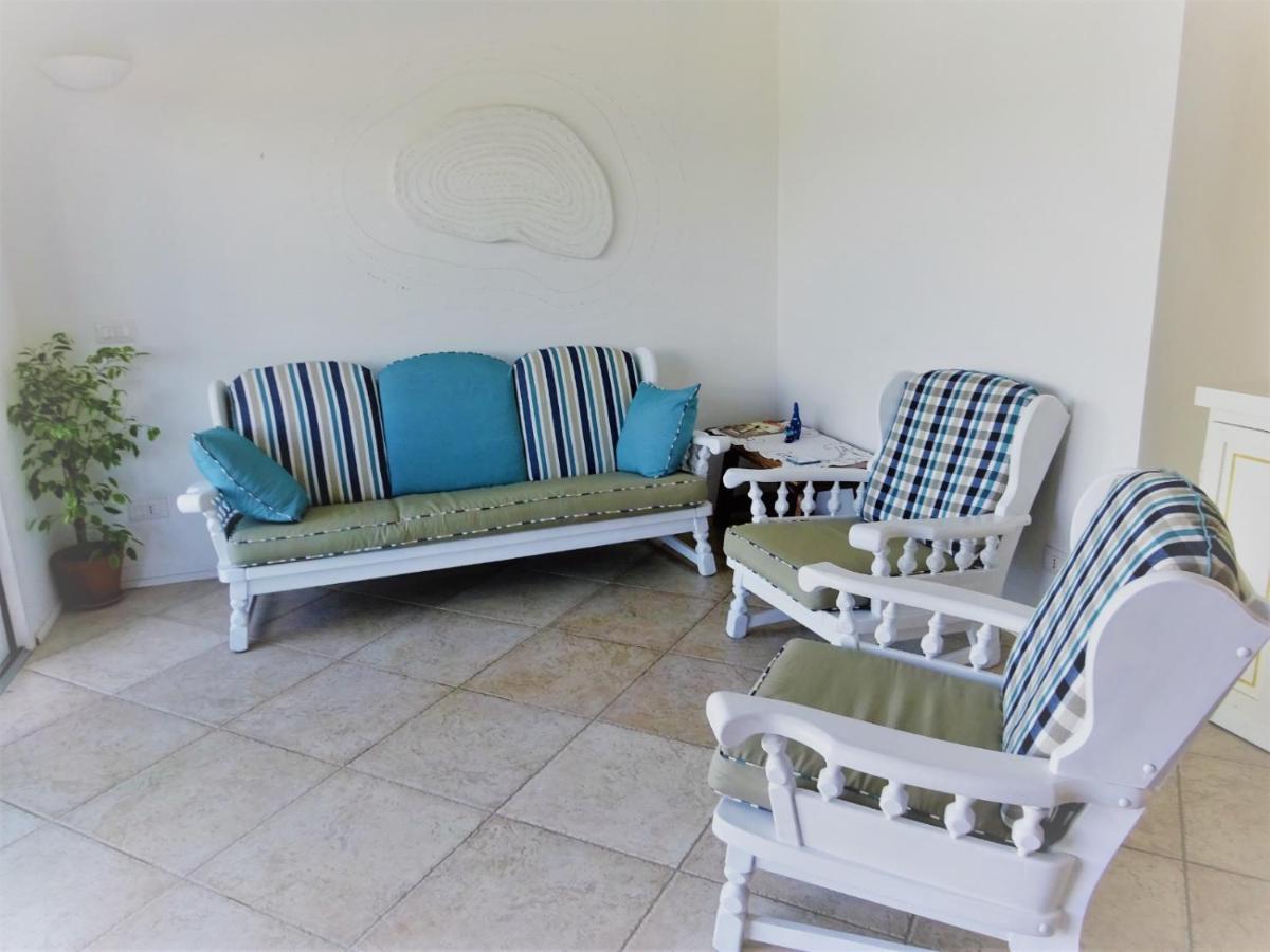 White - San Pantaleo Apartment Екстериор снимка