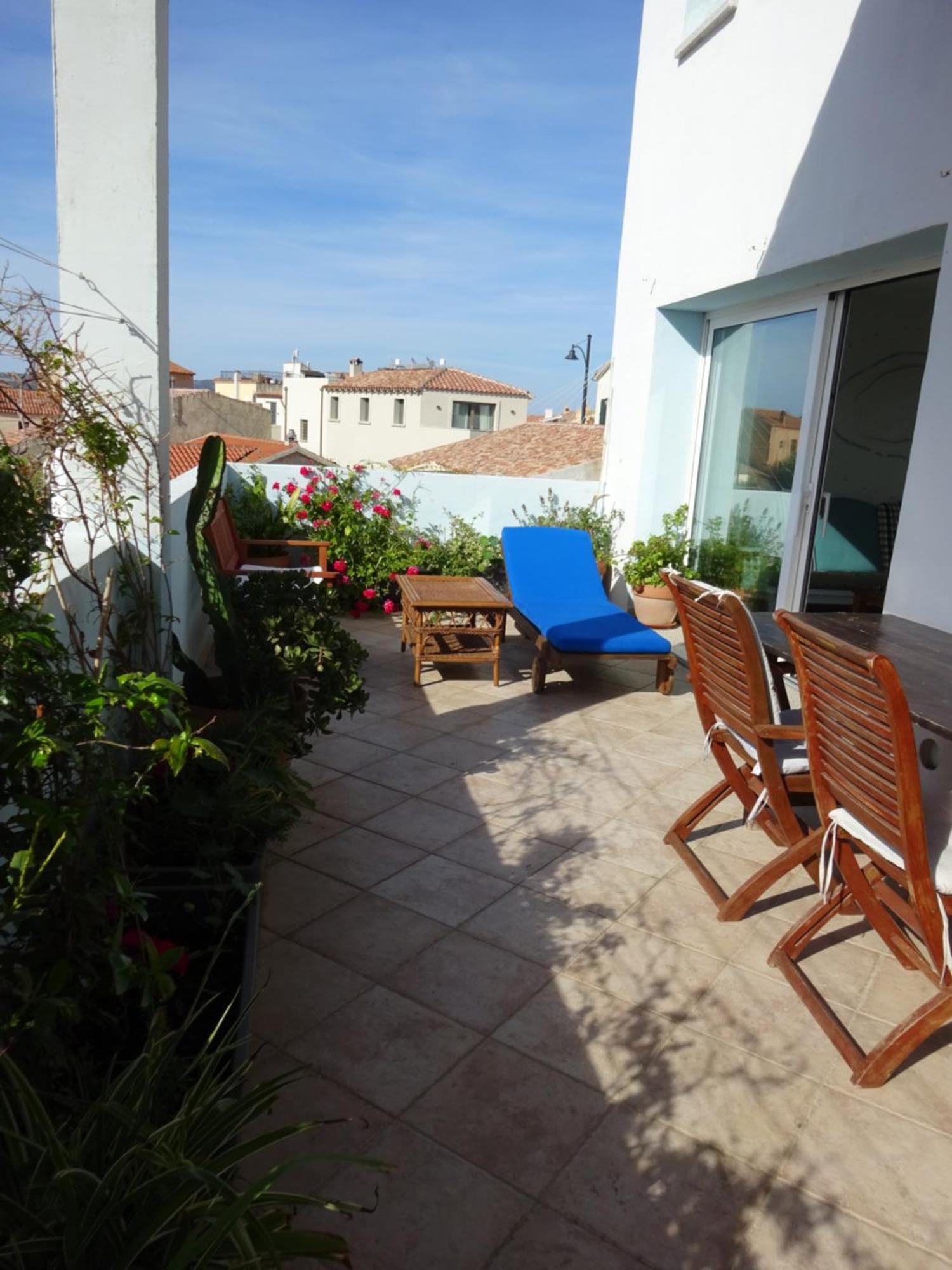 White - San Pantaleo Apartment Екстериор снимка