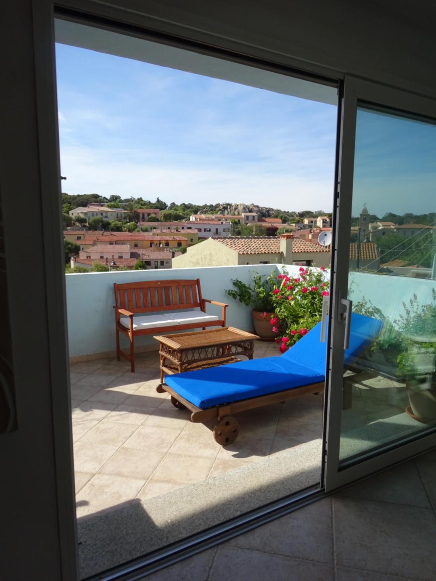 White - San Pantaleo Apartment Екстериор снимка