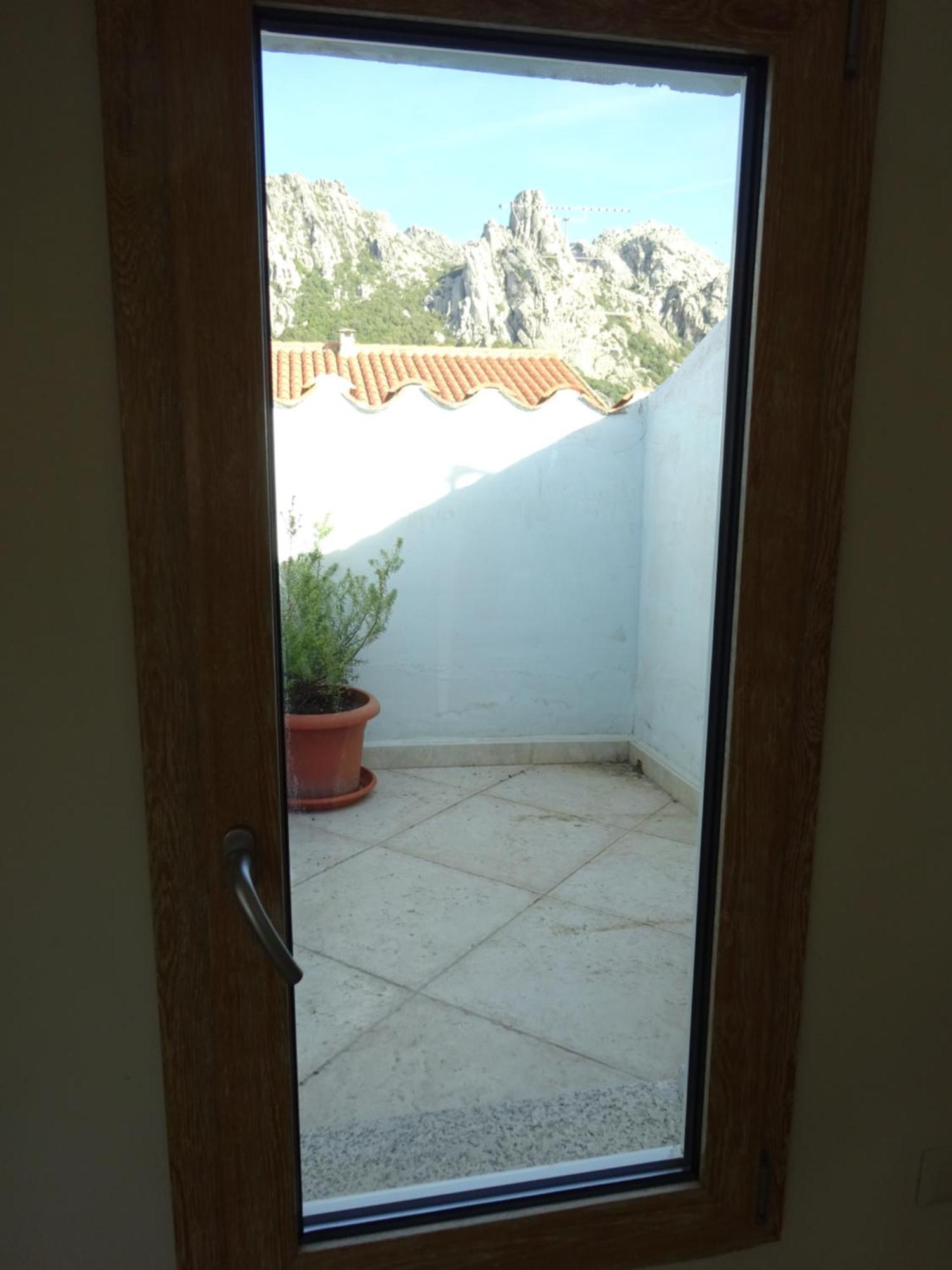 White - San Pantaleo Apartment Екстериор снимка