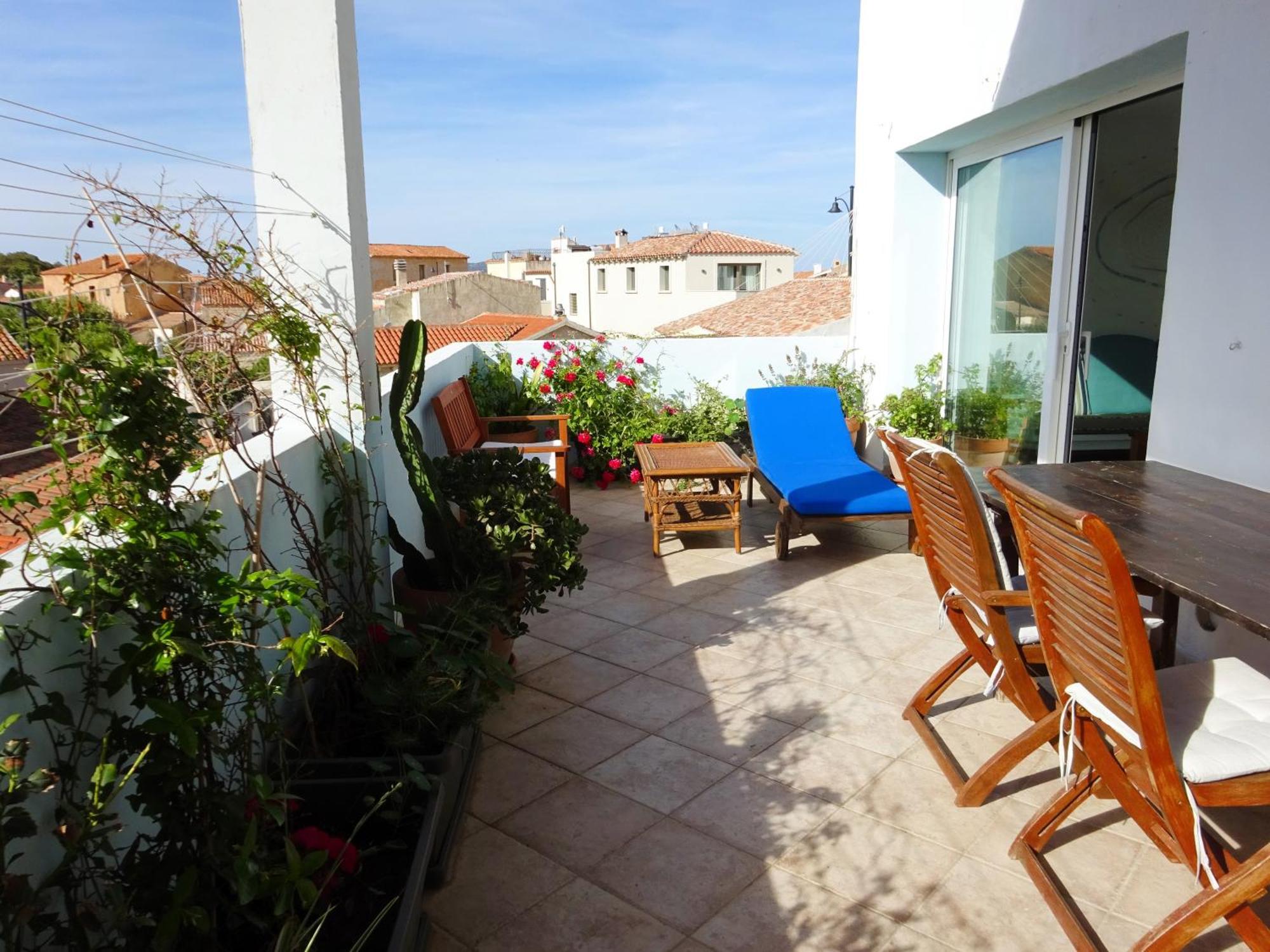 White - San Pantaleo Apartment Екстериор снимка