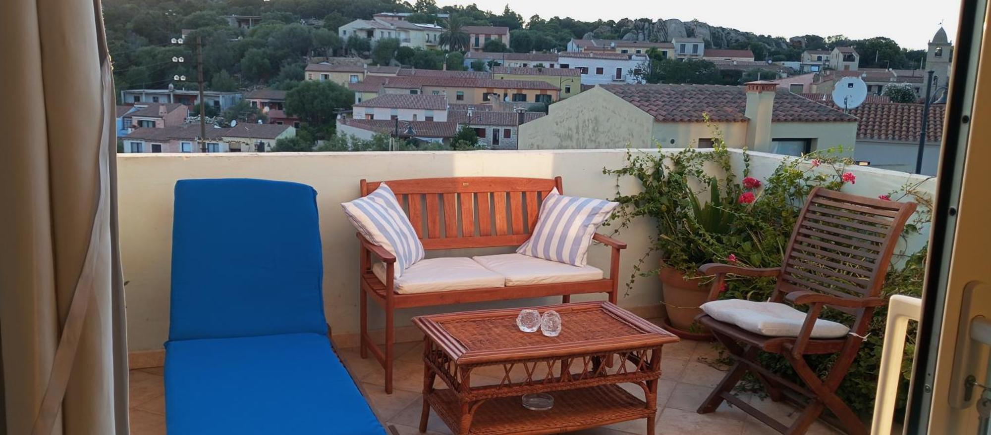 White - San Pantaleo Apartment Екстериор снимка
